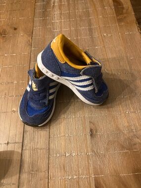 adidas Toddler size 4  Navy Blue and Gold Sneakers NWOT